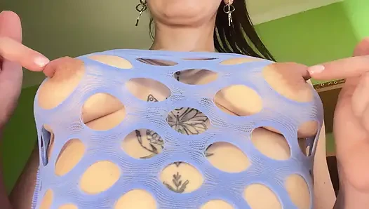 Bu meme uçları o kadar büyük ki en sevdiğim elbiseyi fileye çevirdiler