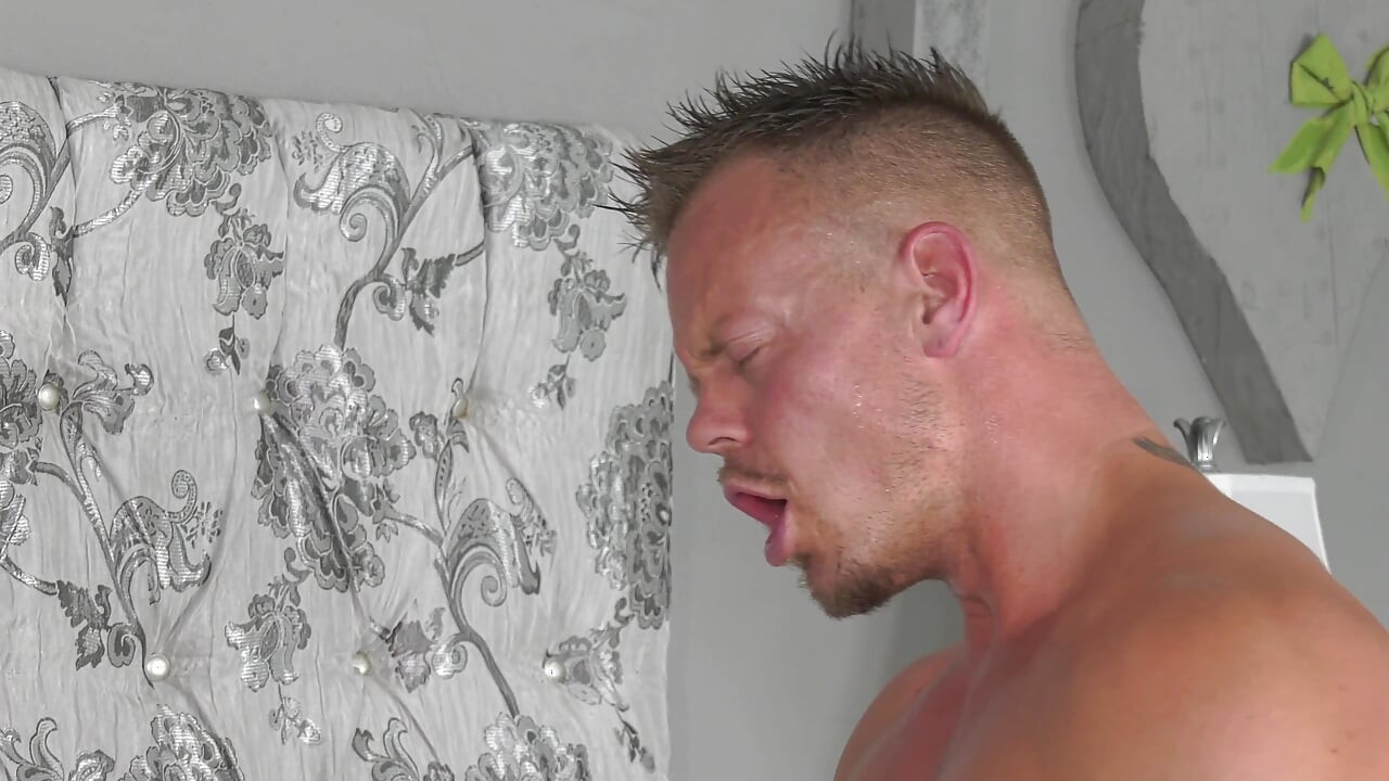 Heiße MILf will dieses sperma tief in ihre kehle