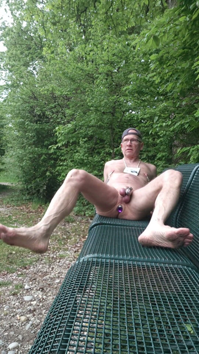 Horny bitch in the park | Clip 1