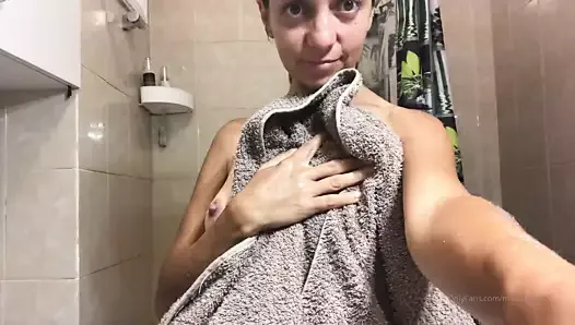 youtuber ana shower
