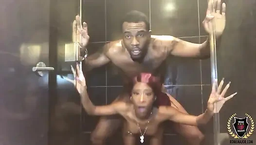 Трах киски в душе Rome Major