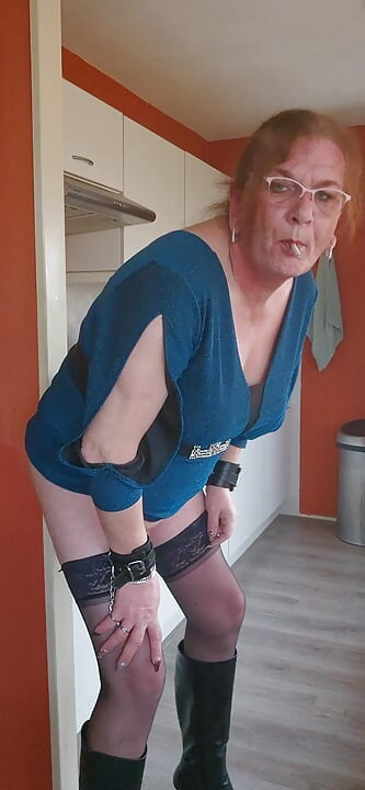 享受我的假阳具和烟