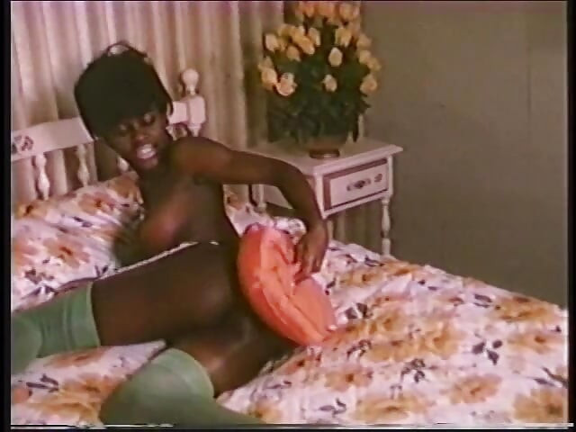 Retro Ebony Pornstar Sissy Roscoe Shows Her Gorgeous Naked Body