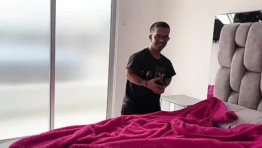 Young and attractive masseuse gives a hard fuck to his little client's wife. UNTIL ENDING UP IN REAL HOMEMADE SEX WITH ManuelaAlvarez