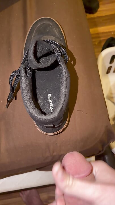 Follando y corriéndose en mi zapato