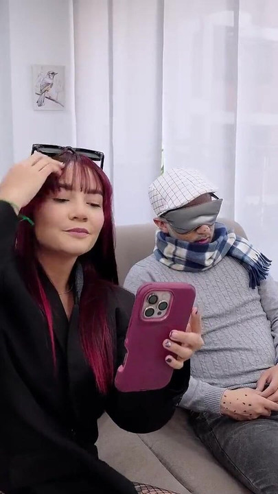 "Otel odamda bir dedeyi sikiyorum" dan ikonik an Bana iphone sözü verdi"