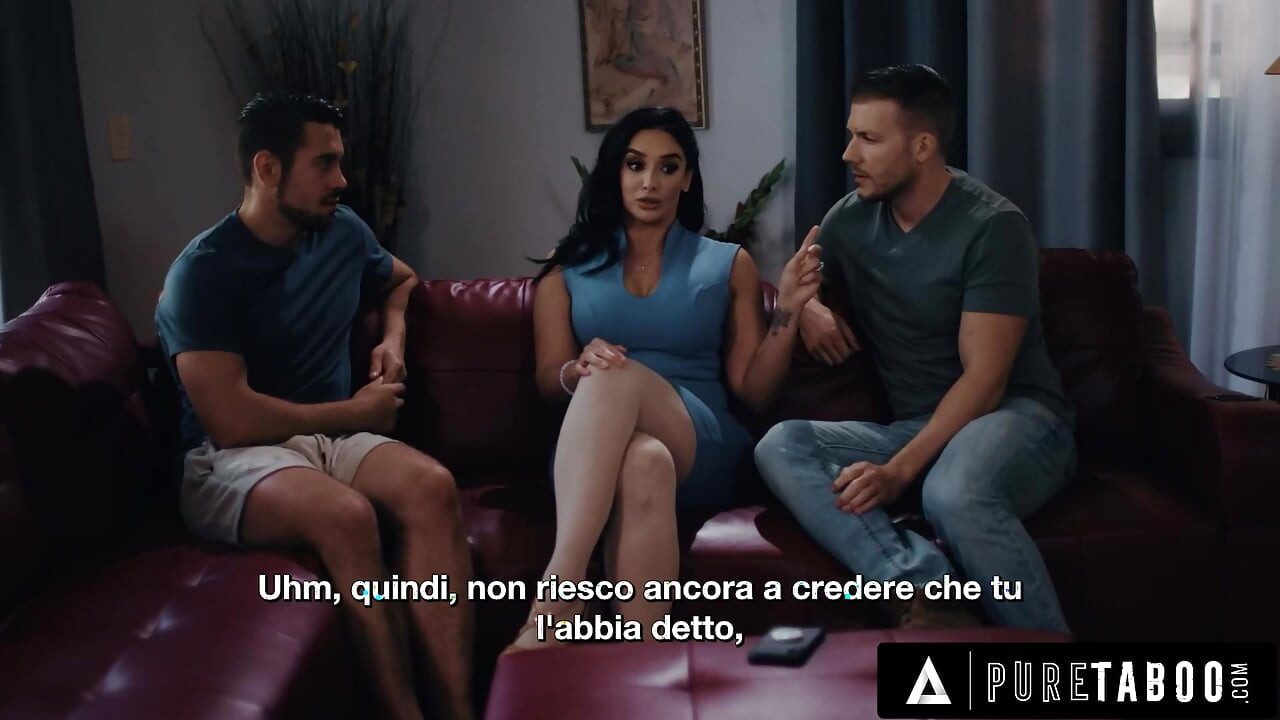 TABU PUR mama vitregă Sheena Ryder se predă cererii de sex în trei a fiului vitreg - SUBTITRĂRI ÎN ITALIANĂ
