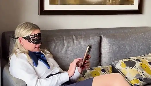 Стюардесс Фиона встречает короля Майка Джонса