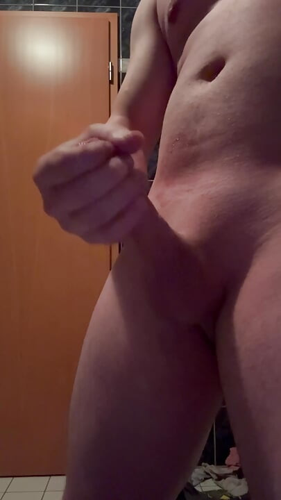 オナニーしながら精子を激しく流すこと