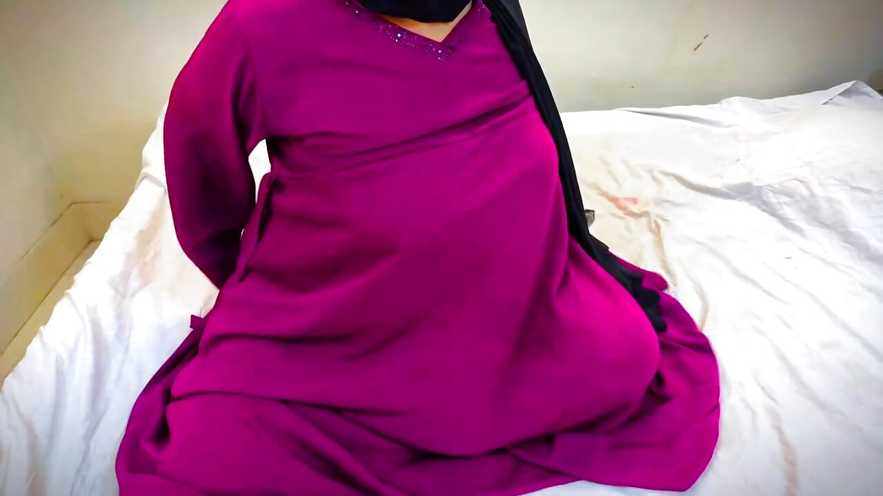 Muslim Moti Gand Vali Ladki Bistar Par chudai apna pati ko friend