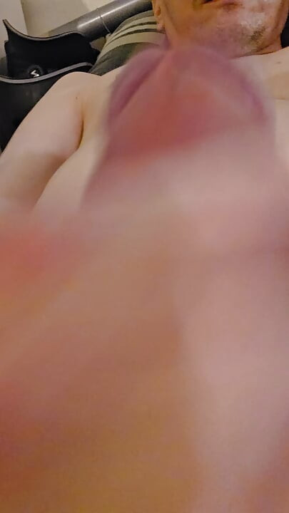 Élvező maszturbáció dildóval és dugókkal