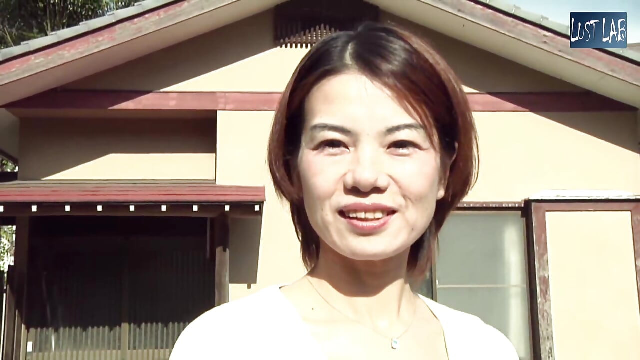 Outdoor Desire: a Married Woman’s Secret Craving Unleashed - 01