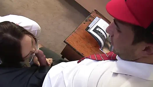 Çarpıcı orta yaşlı seksi kadın sikiliyor