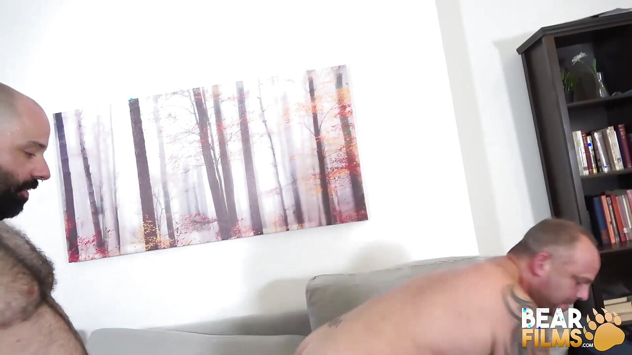 BEARFILMS - Ursul gras cu fundul mare Mark Matthews Raw îl călărește pe John Locks pula tare