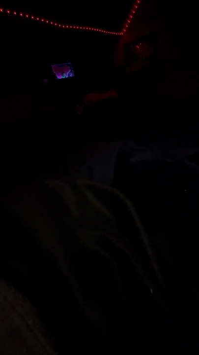 彼女がパーティーグッズを持って戻ってくるのを待ちながら、自分のチンコをしごきながら