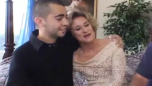 Creampie for a Sexy MILF with Big Ass