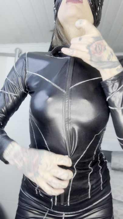 Leather drops, pussy pops 😉