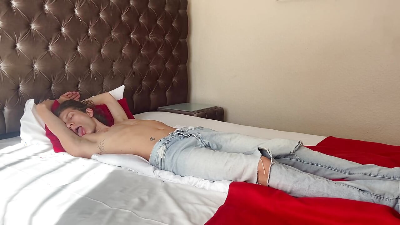 French Twink with Long Hair Jerk off in His Hotel