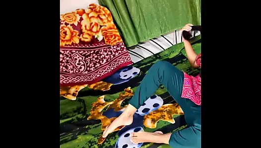 Pados ke uncle ne mujhe ghar main akela pake mere saath mast sex kiya aur maal mere upar hi nikal diya