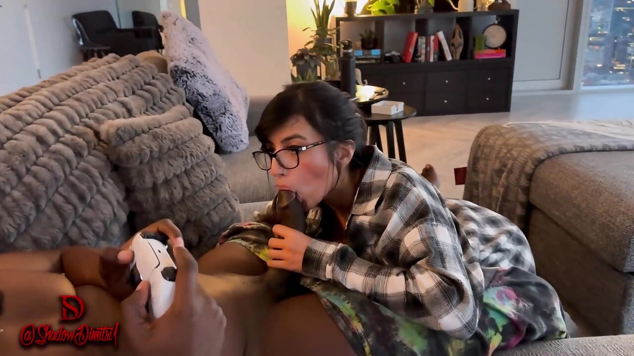 Aaliyah Yasin trong trò chơi điện tử hoặc tay & footjob