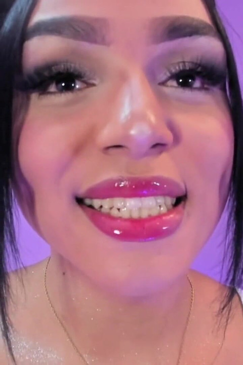 ปากฉ่ําเซ็กซี่