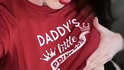 Popomu bir tıkaç ve dildo ile açıyorum