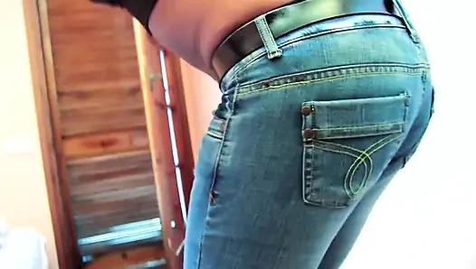 Трахнул с горячей девушкой в комнате