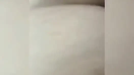 Моя сводная сестра говорит, что он просто пробивает его и в конечном итоге ставит все это в