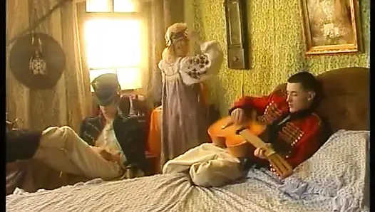 Дикий опыт тройничка для сексуальной девушки-блондинки!