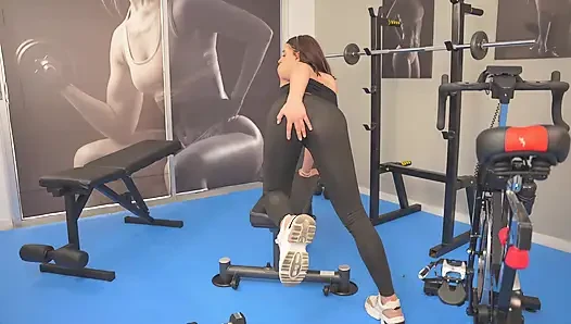 Colombian Slut fucks herself with a dumbbell