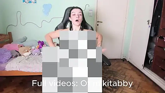 Spor salonundan sonra tüm vücuduma krem koyuyorum