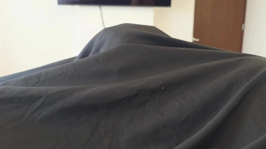 Oh nein! Meine Stiefschwester hat mich beim Wichsen erwischt! Aber sie hat mir einen Blowjob gegeben, damit ich abspritzen kann!