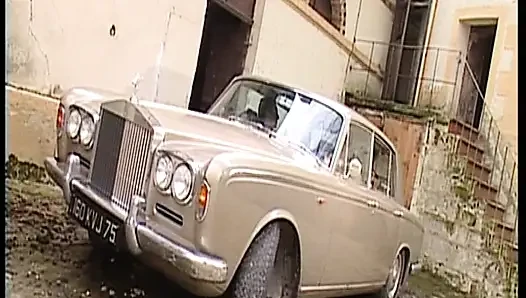 Büyük götlü sarışın Alman orta yaşlı seksi kadın gavat vintage'ta anal seks yapıyor
