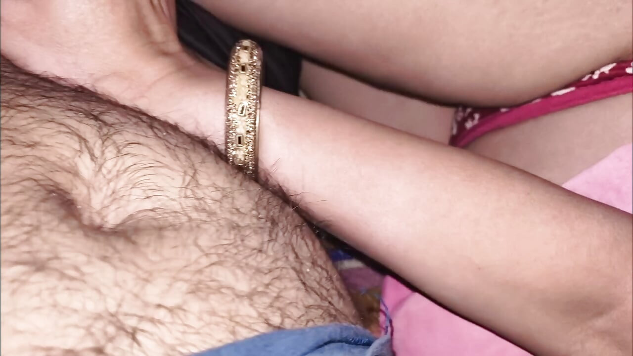 Hermanastro indio y hermanastra sexo caliente en noche hindi