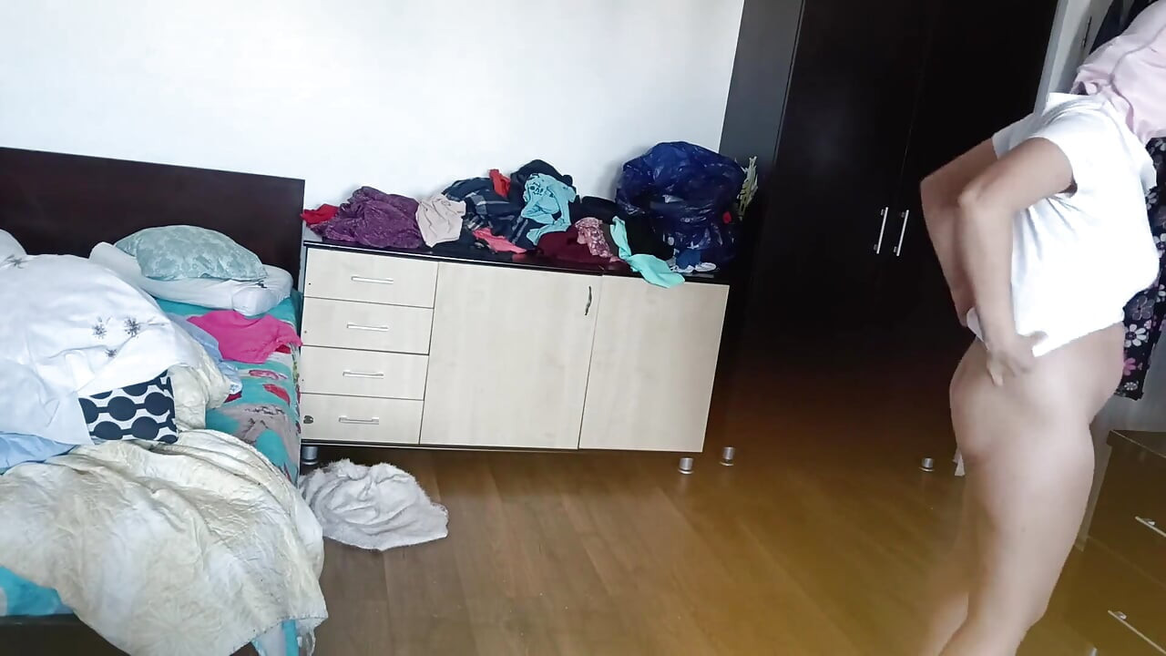 Amateur Wife Has Fun Trying on Clothes and Cutting Them