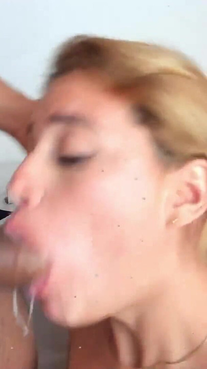 Gesichtsficken, bis sie eine große Gesichtsladung bekommt – Zoepaulina | Clip 1