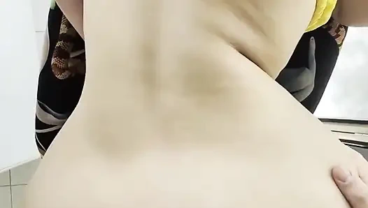 Дверь едва закрылась за Валентиной Nappi, и ее уже трахали