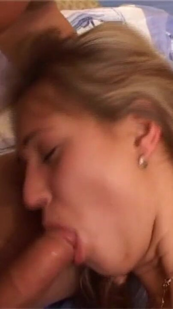 Iconic moment from "Amateurschlampen wollen einen kraftvollen Orgasmus Vol.1 -"