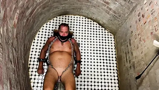 Domina herrin april - wasserboarden - gefangen nehmen 2