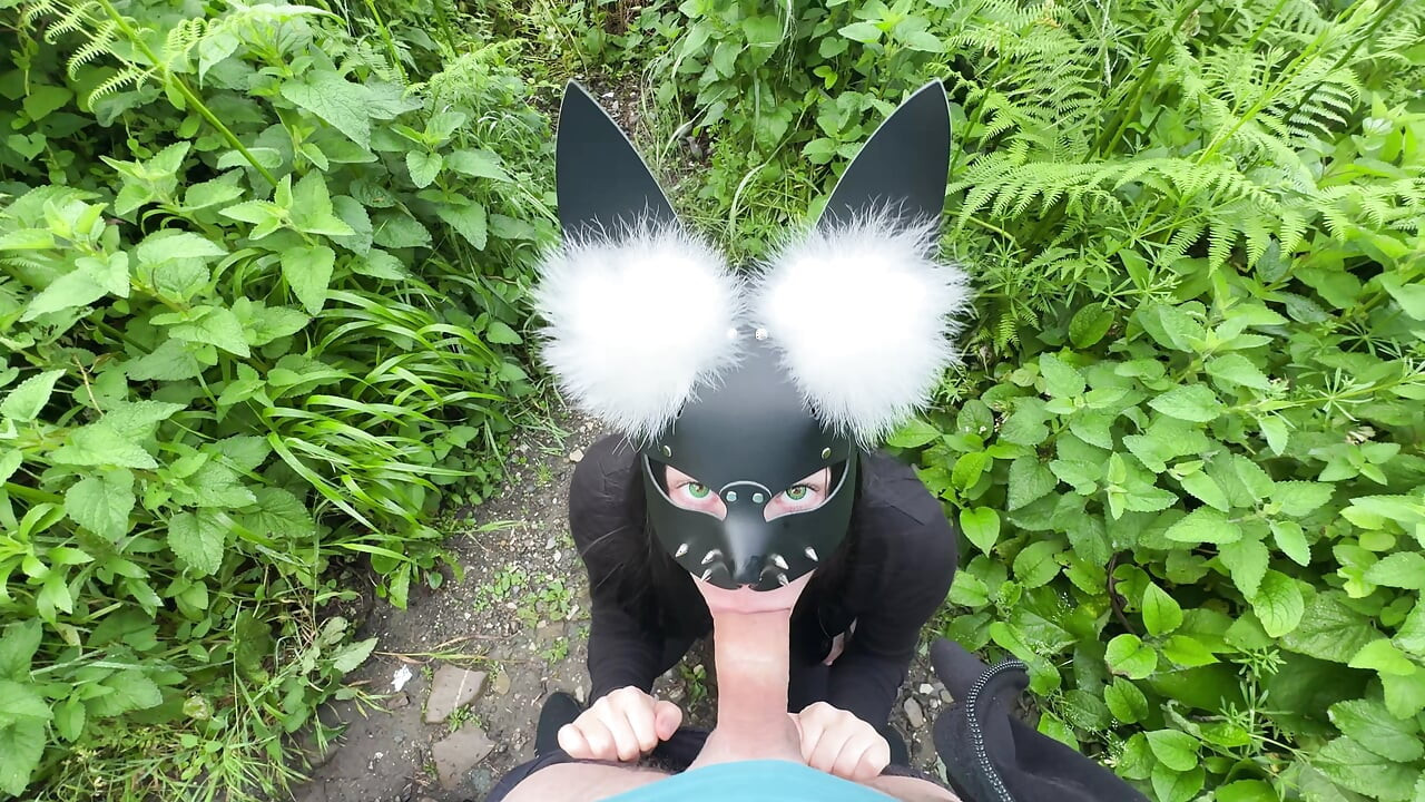 The green-eyed thief took me a delicious blowjob with a cumshot.