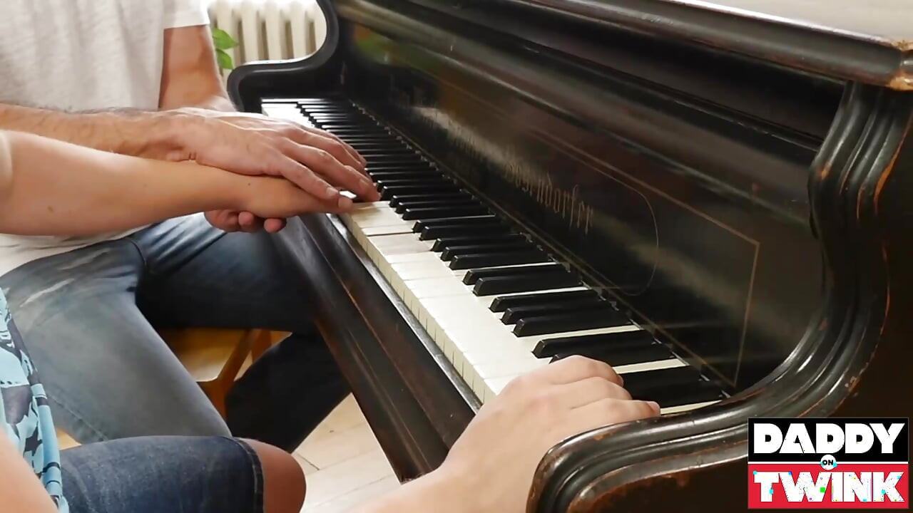Daddyontwink marco napoli ngentot sama jacob dolce di dalam ruang piano