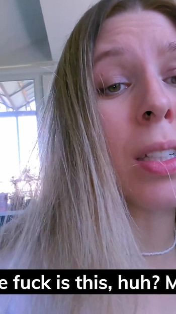Moment émotif de « La gouvernante coquine se sauve de se faire virer »