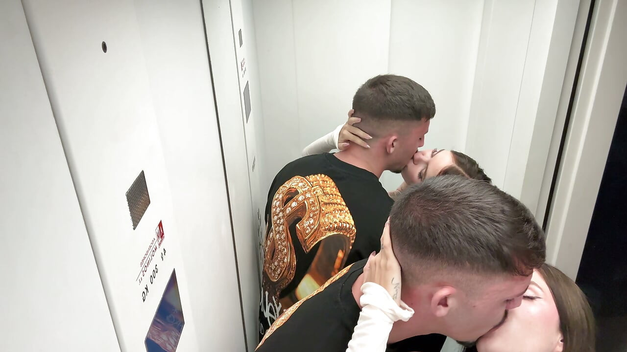We had sex in the elevator and a neighbor caught us - Rossa Vaxx