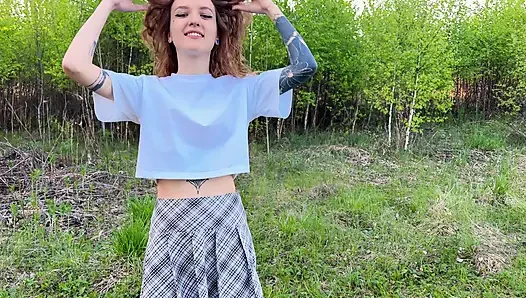 POV твой член во роту милашки, помоги ей выйти из леса