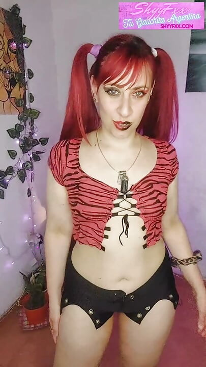 Deine eifersüchtige freundin entdeckt, dass du ein Gauchita-Kunde bist, und das passiert. JOI Argentina
