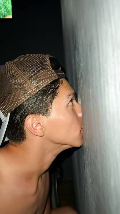Big raw cock barebacks and breeds me deep in the glory hole booth