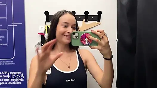 Ruang ganti baju renang one-piece