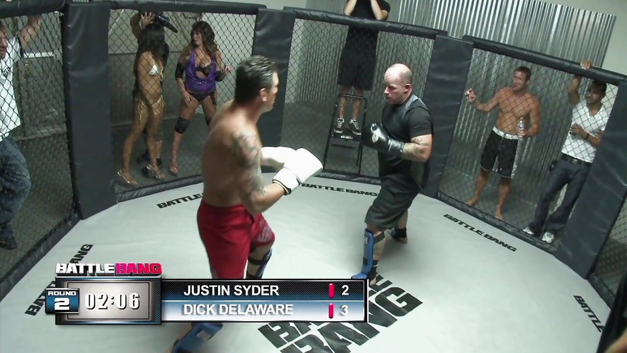 Милый вкусный ящик любви молодого ждет широко раскрытого для огромного укола долбит его