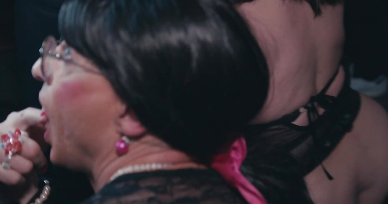 Mature Woman Offered for a Hardcore Gangbang at a Swinger Club