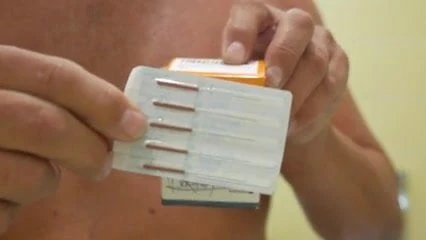 Βελόνες στις θηλές μου, βασανισμένες θηλές, αυτοβασανισμός,